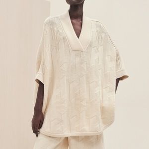 Hermes Pull Inspiration Wool Cape, Cream Size 38